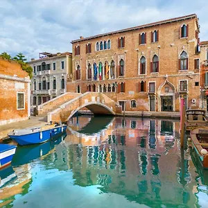 Palazzo Marcello Al Sole Venise